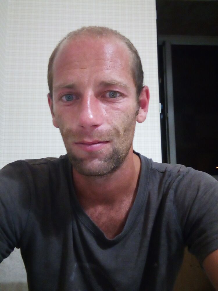  38057489  Arturik, 29 ,    