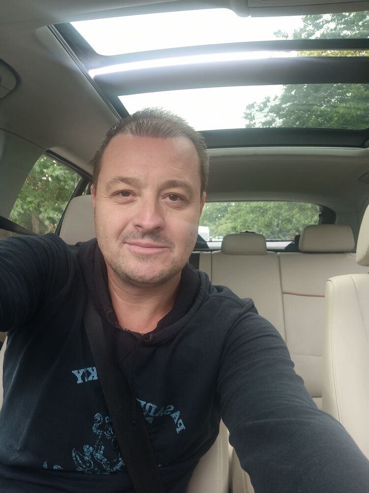  ,   Andrej, 39 ,   ,   , c , 