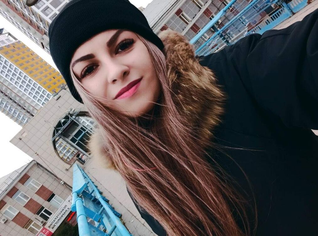  ,   Elena, 28 ,  