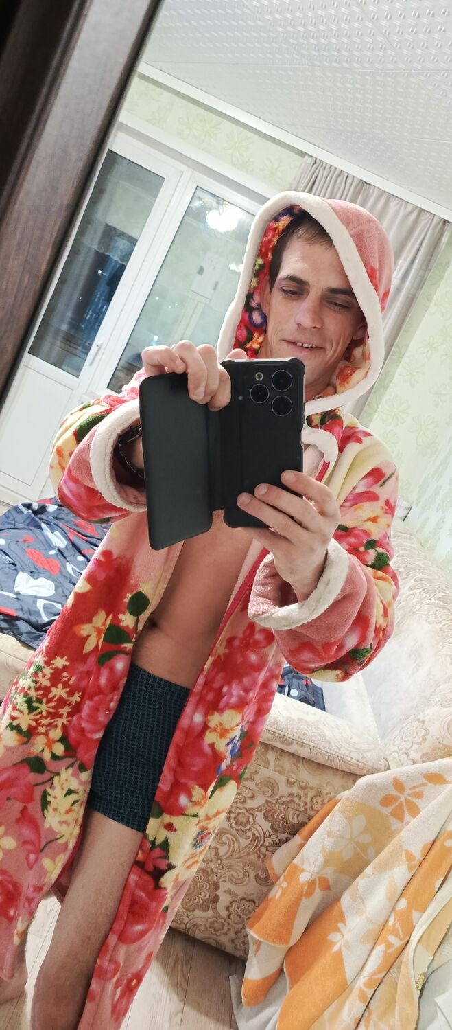  53747559  Aleksei, 31 ,    