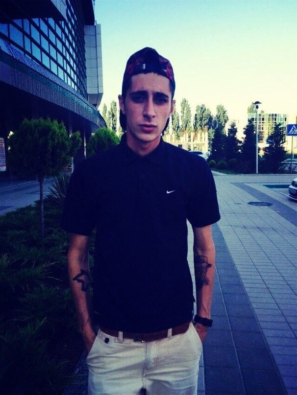  ,   Emir, 33 ,   ,   , c 