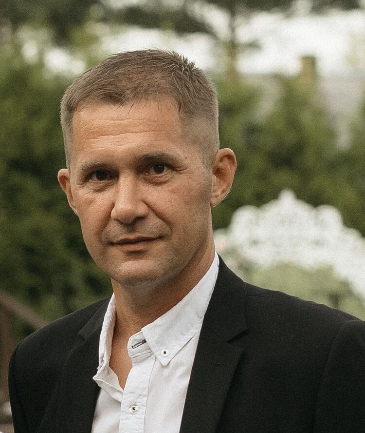  47632859  Denis, 46 ,    -