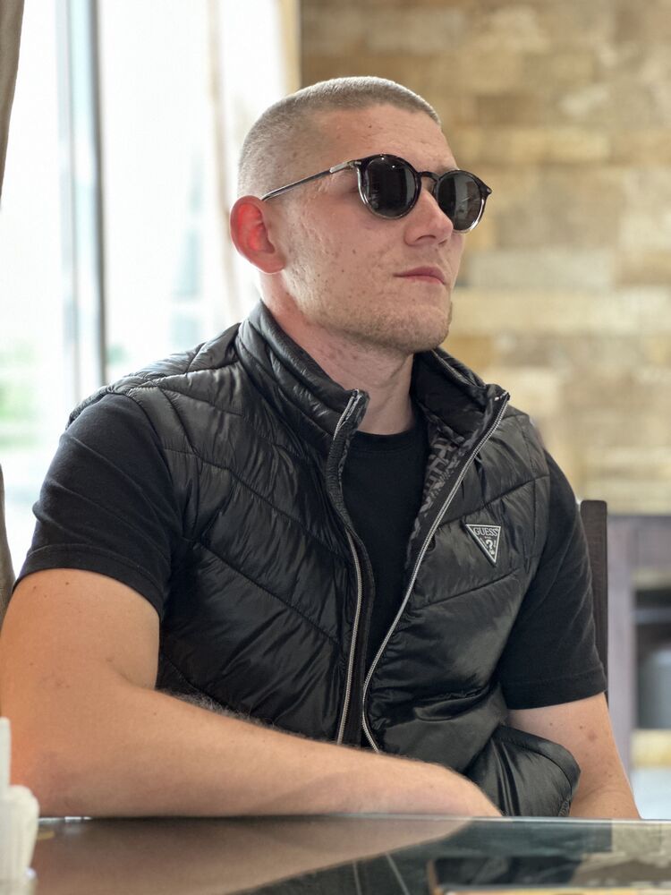  40613969  Nikita, 24 ,    