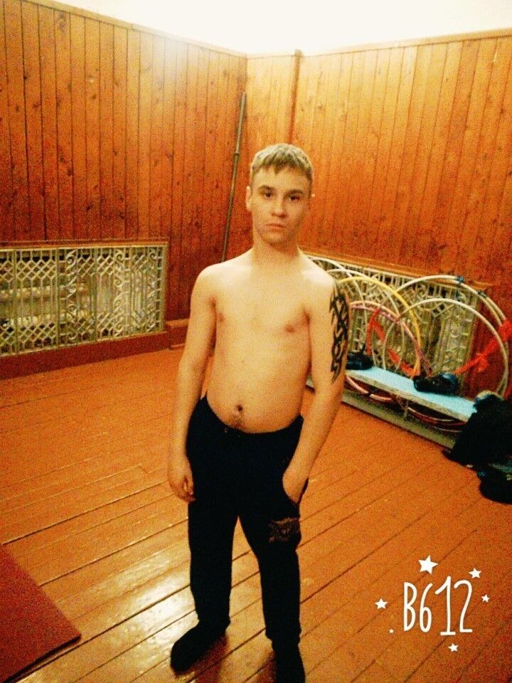  9232969  Pavel, 27 ,    