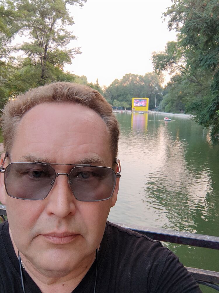  45796989  Igor, 52 ,    