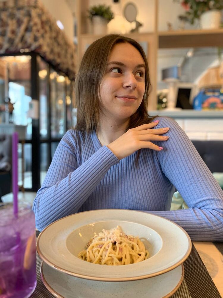  49236949  Diana, 20 ,    