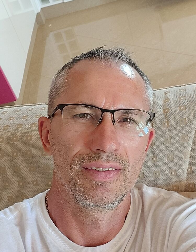  31380549  Slava, 52 ,    