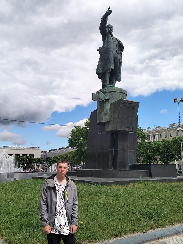  -,   Vladislav, 19 ,   ,   , c , 