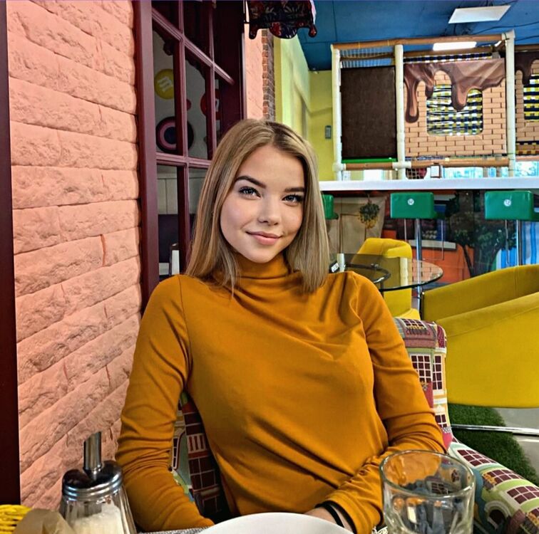  52990239  , 27 ,    --