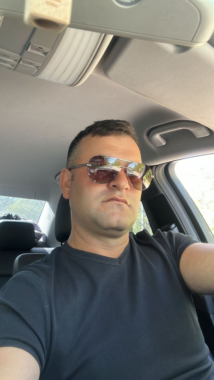  37522469  Deniz, 43 ,    