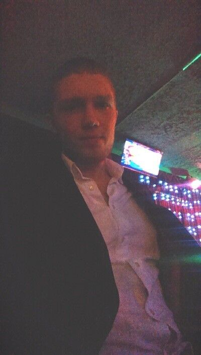  8668229  Maxim, 32 ,    