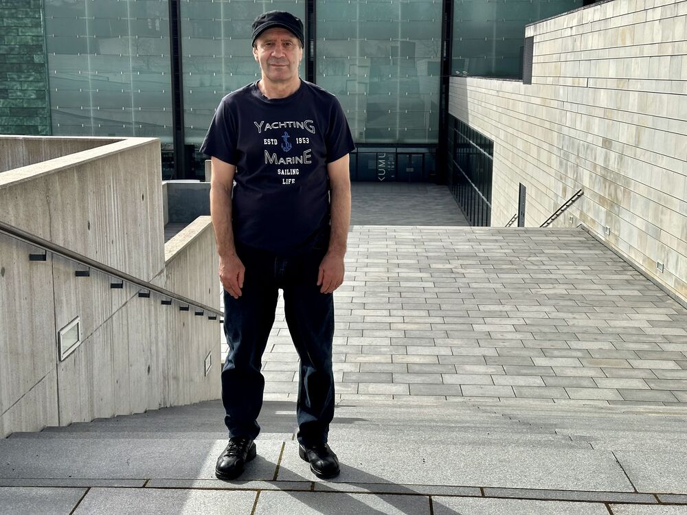  43394749  Aleksandr, 64 ,    