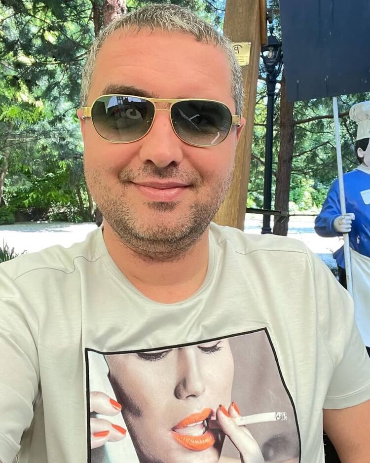  49904879  Oleg Vladimi, 60 ,    
