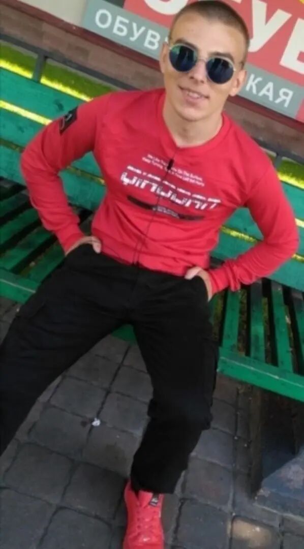  35497559  Vlad, 24 ,    