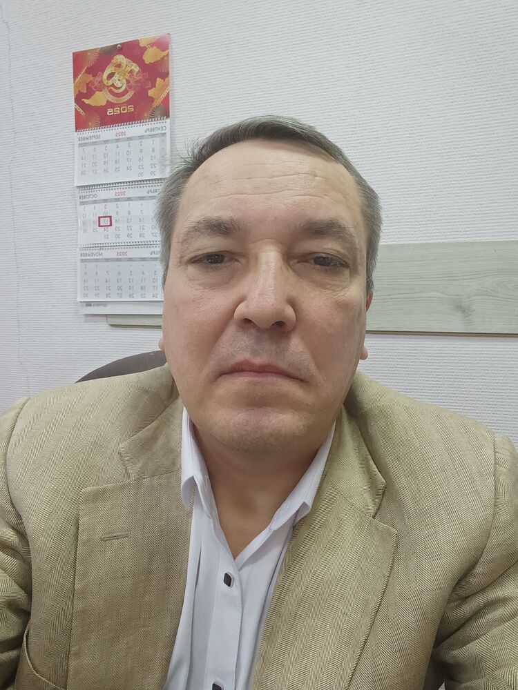  54115879  Konstantin, 53 ,    