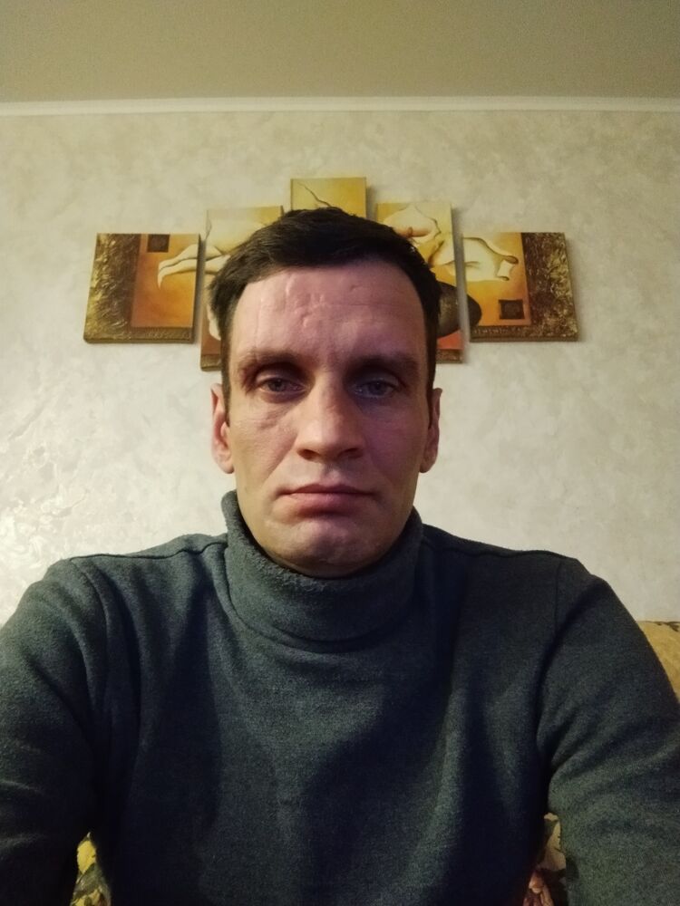  48136829  Mikhail, 44 ,     