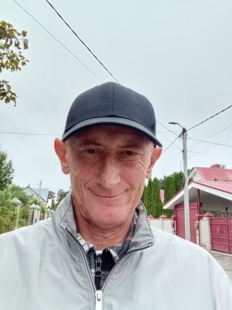  40961939  Pavel, 52 ,    