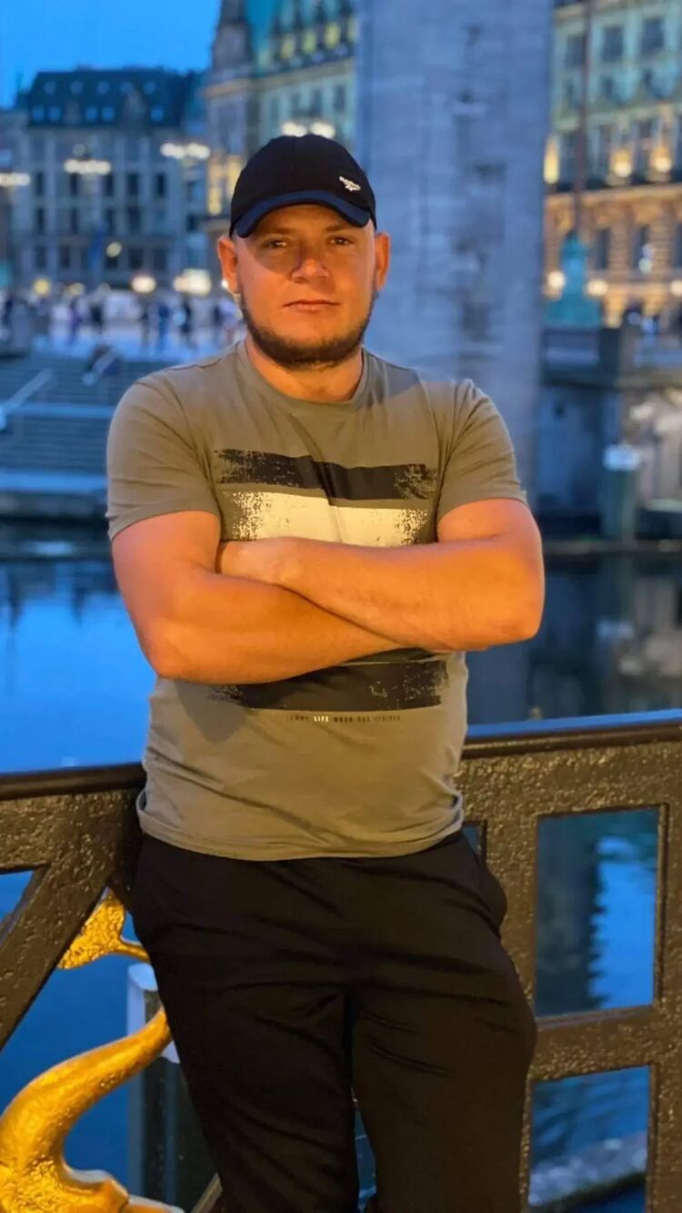  24962329  Oleg, 37 ,    Rosengarten