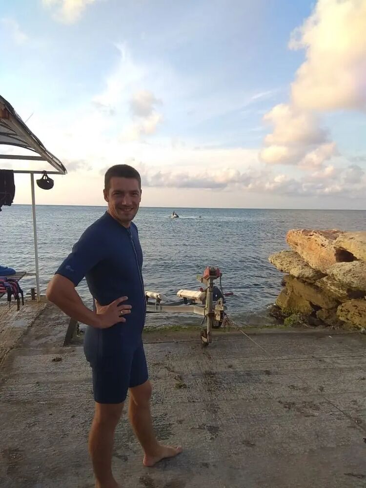  45779279  Stanislav, 42 ,    