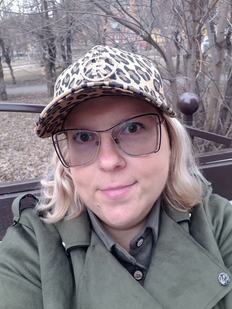  ,   Kira, 41 ,   c 