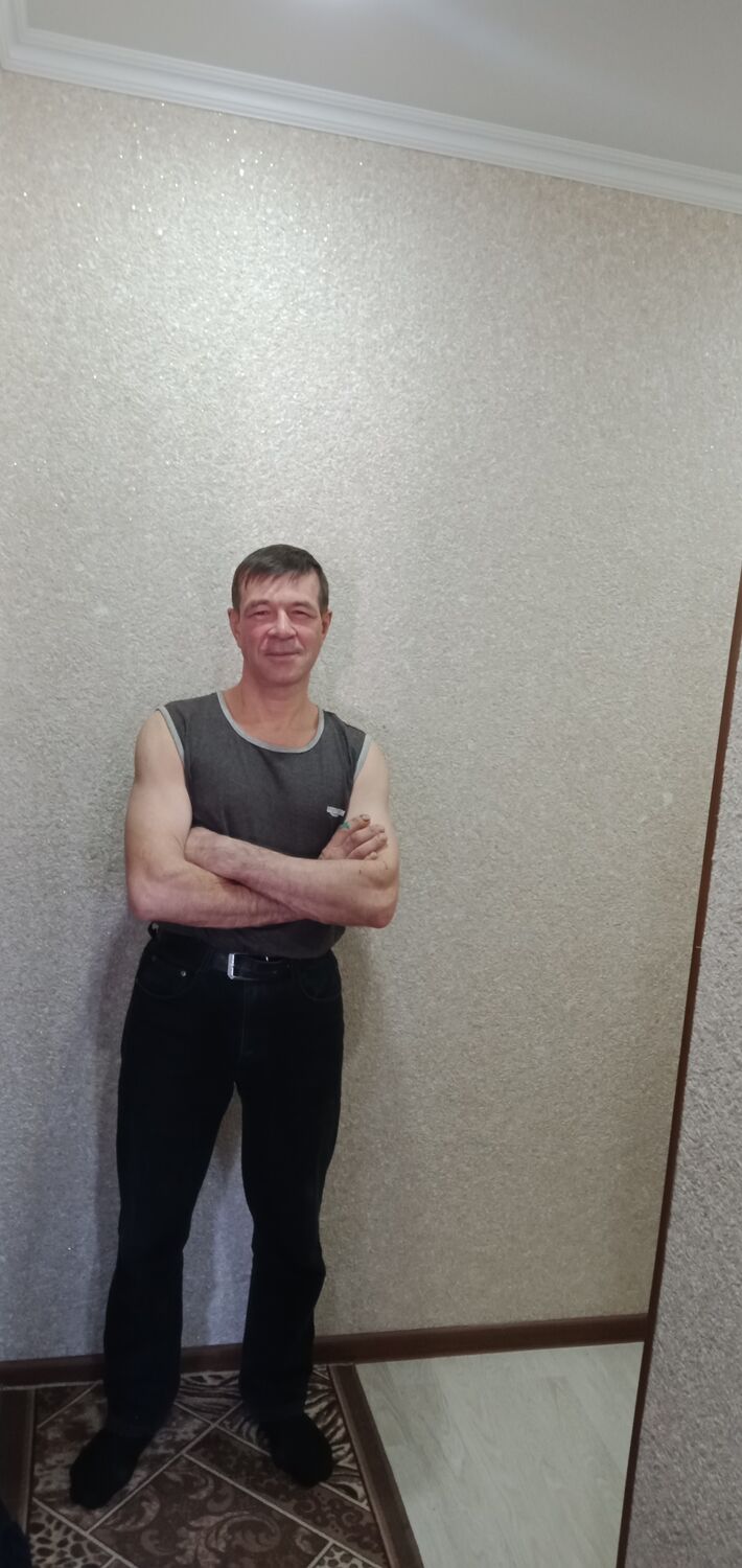  42855719  Konstantin, 53 ,    