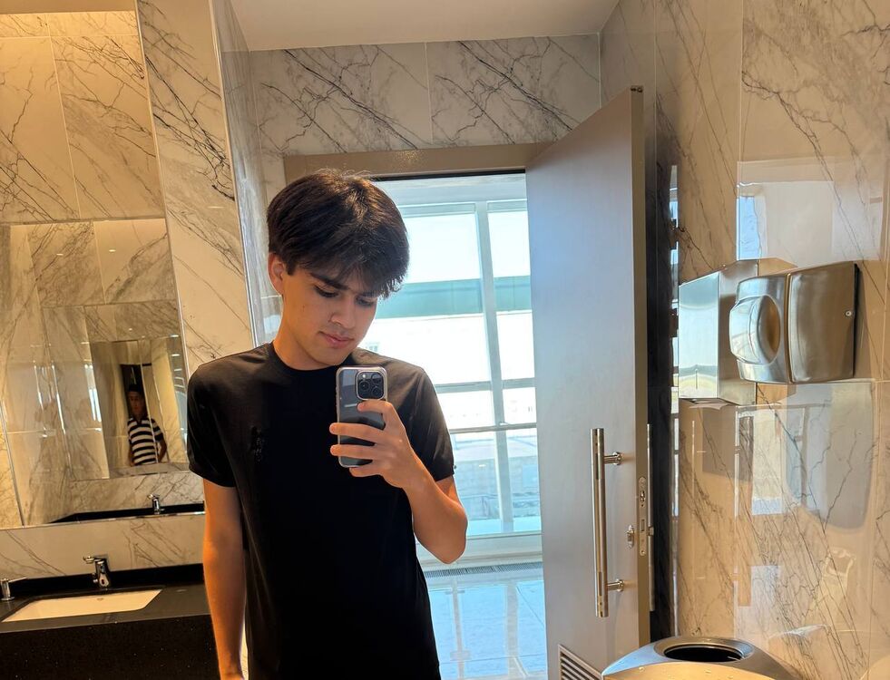  ,   Shava, 19 ,   ,   