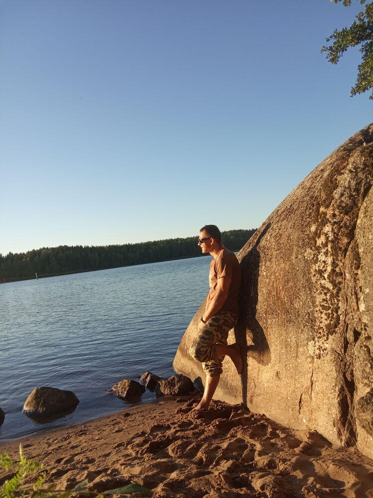  54264409  Guest, 49 ,    