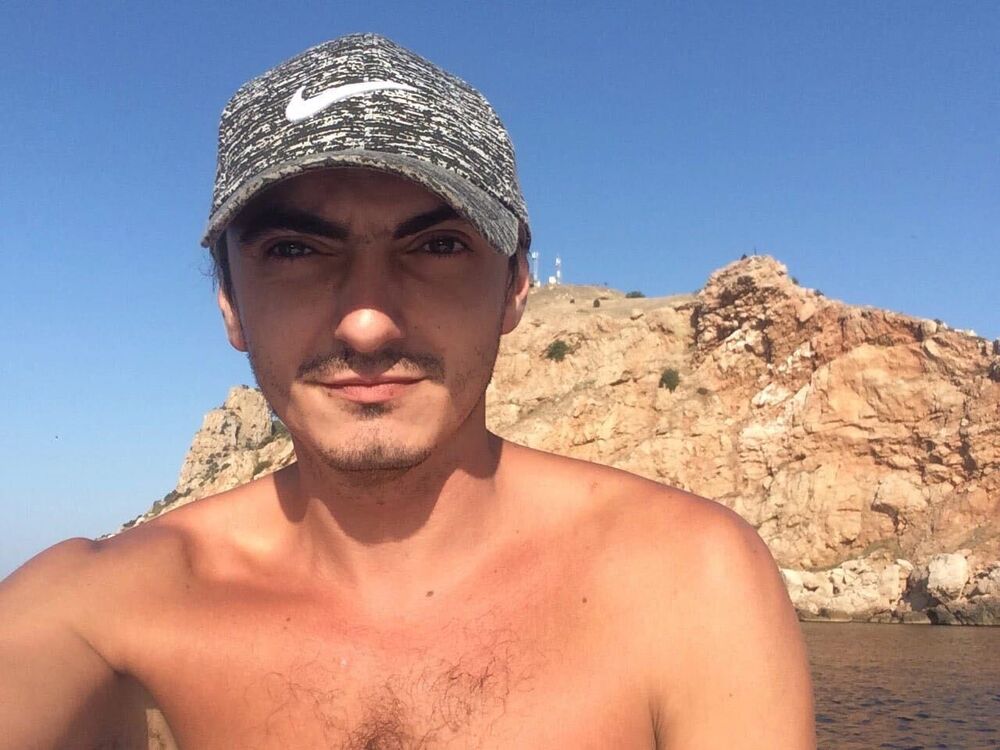  34245649  Artem, 37 ,    