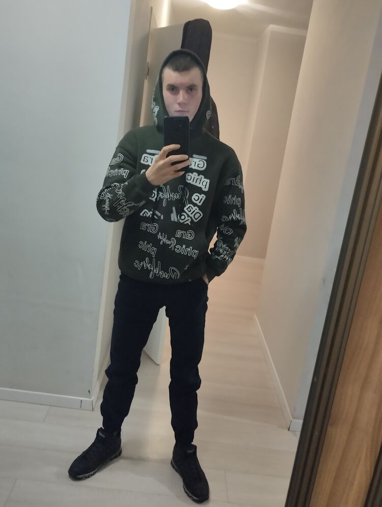  ,   Maksim, 21 ,   ,   