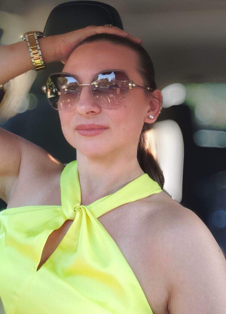  52074879  Larisa, 51 ,    Glendale