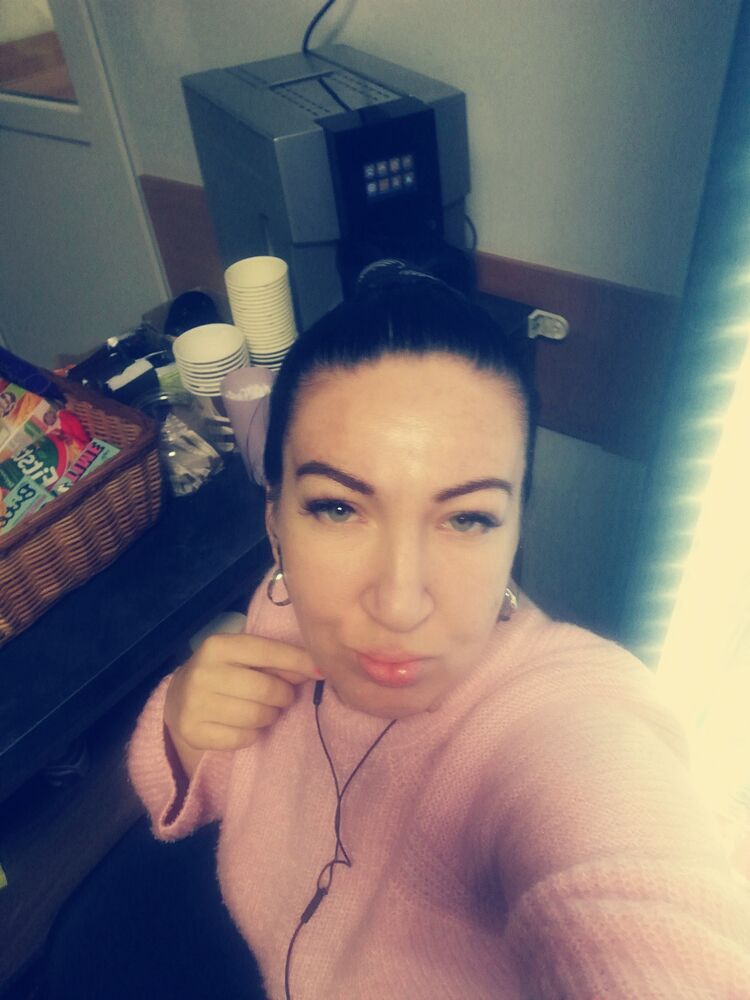  ,   MiLana, 42 ,  