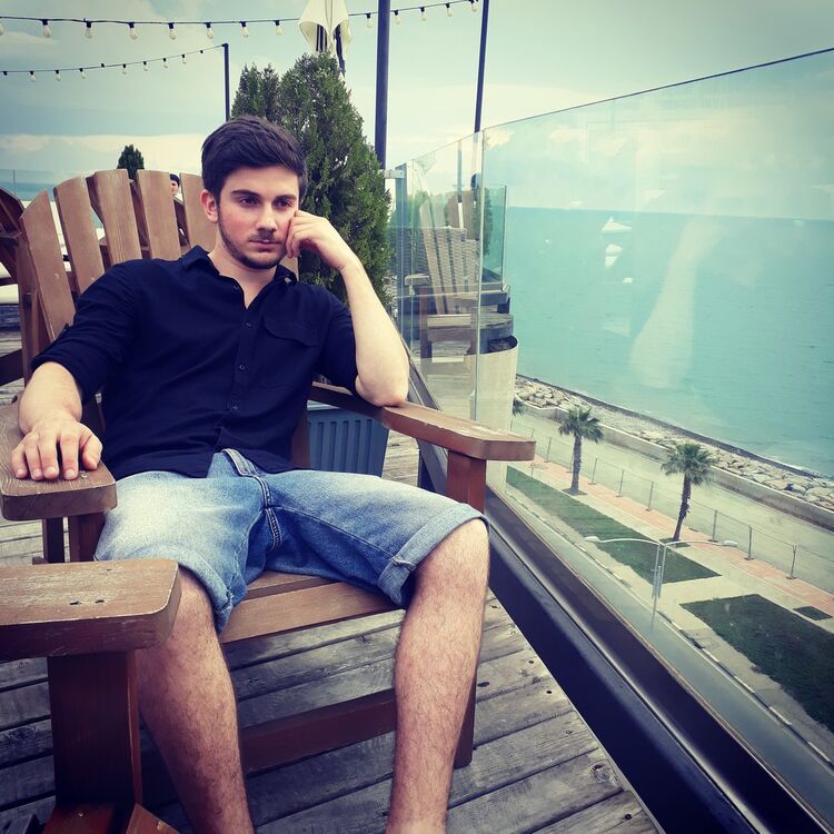  19007569  Ilia, 30 ,    