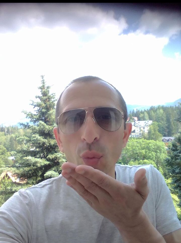  ,   Aleqs, 42 ,   ,   