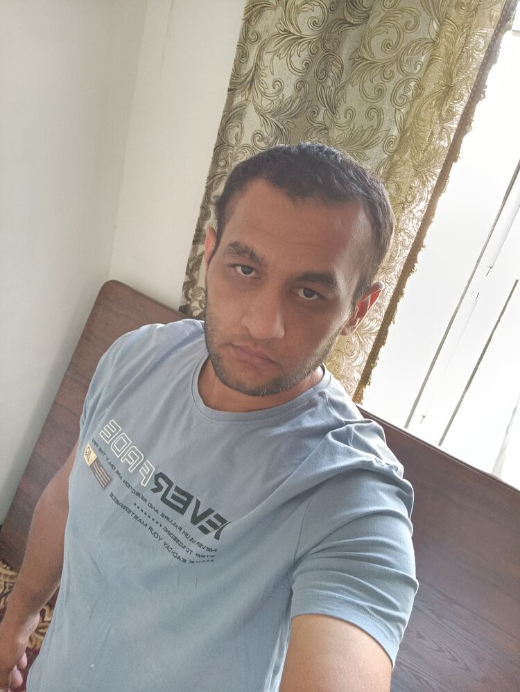  26828159  Abdullo, 41 ,    