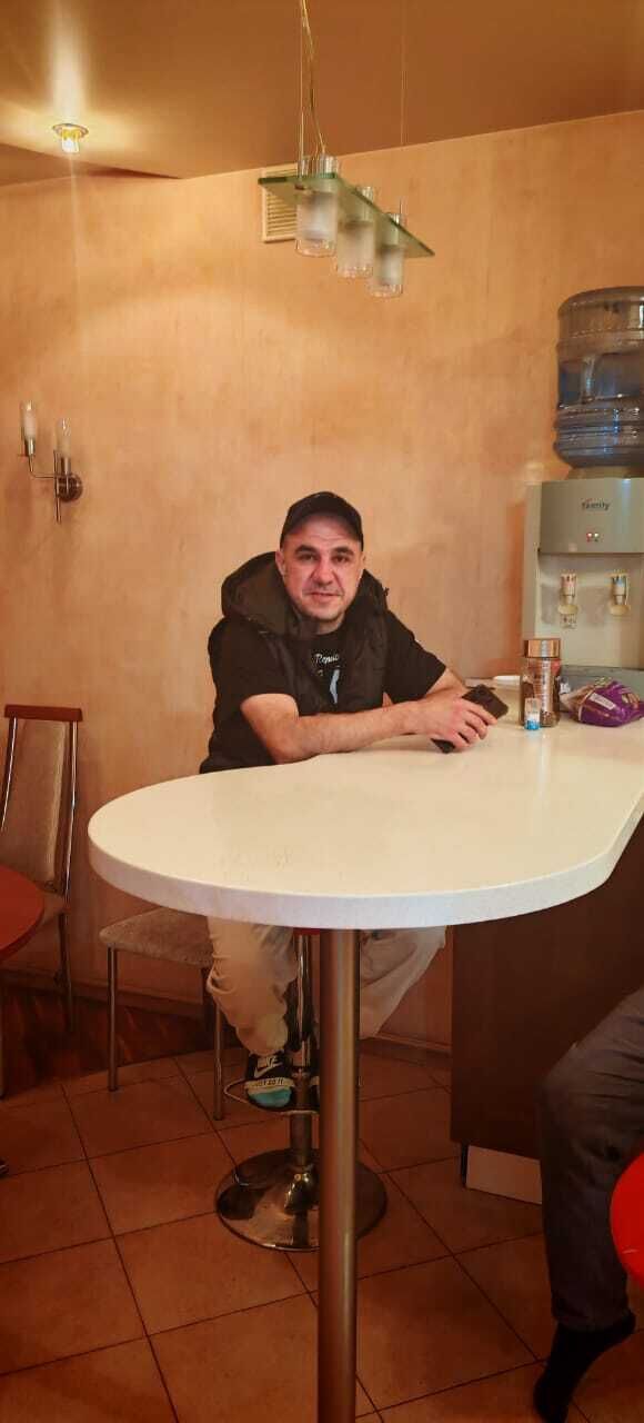  54028329  Rustem, 40 ,    