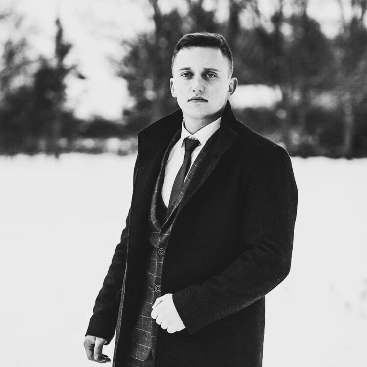  15160719  Pavel, 31 ,    