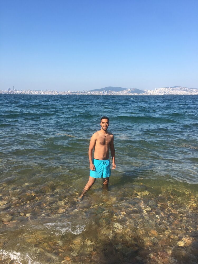  23423159  Oussama, 35 ,    