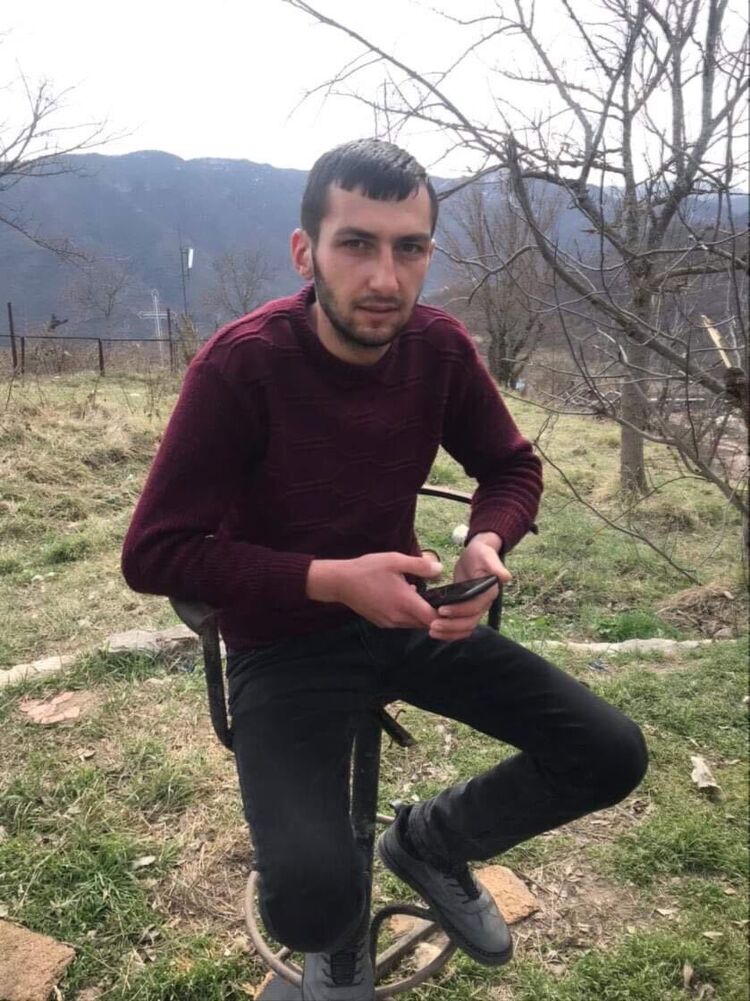 23498839  Hayk, 25 ,    