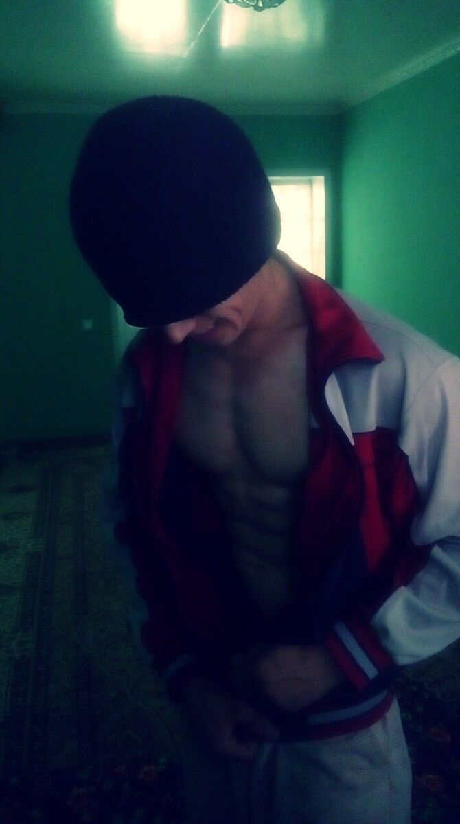  10522389  Alex, 32 ,    