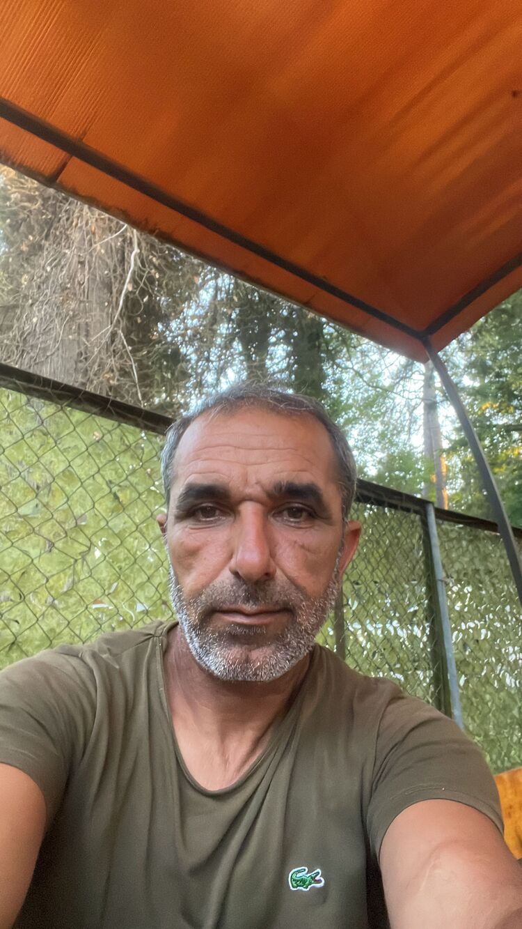  44566209  Mehmet, 43 ,    