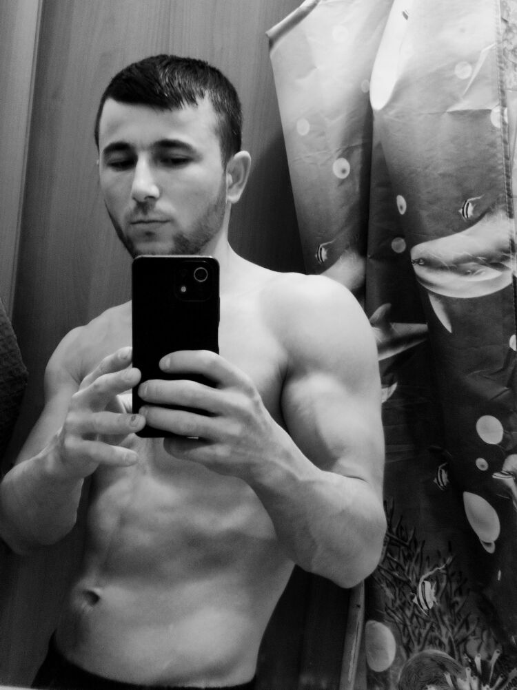  34671049  Maks, 28 ,    