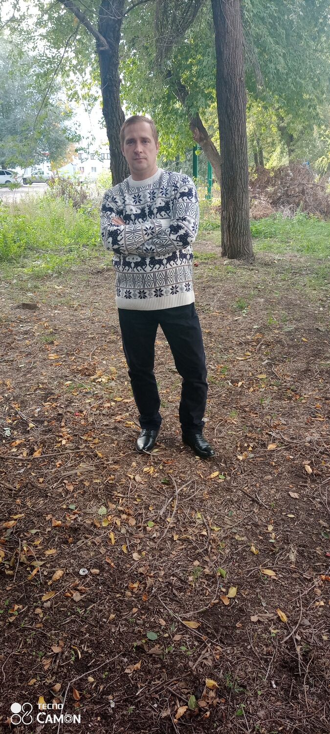  38202989  Sergei, 44 ,    