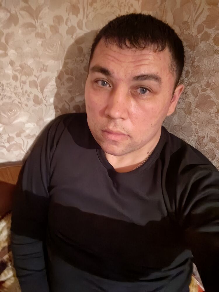  40207939  RUSLAN, 38 ,    