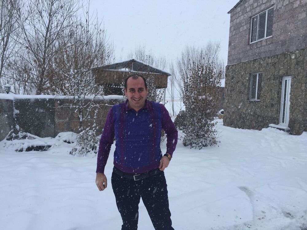  ,   Armen, 37 ,   