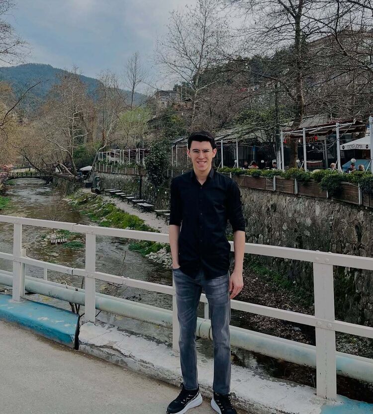  ,   Mert, 21 ,   ,   