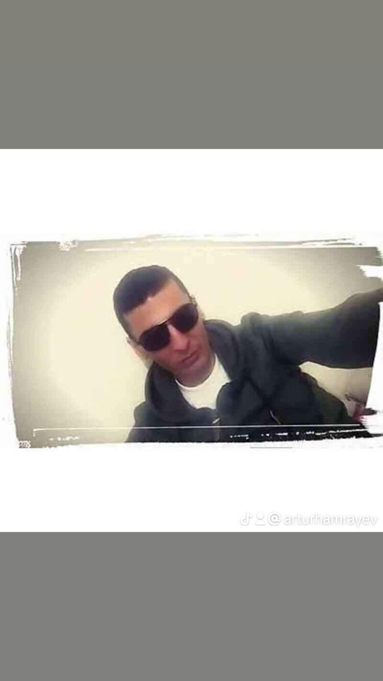  38651429  Artur, 39 ,    