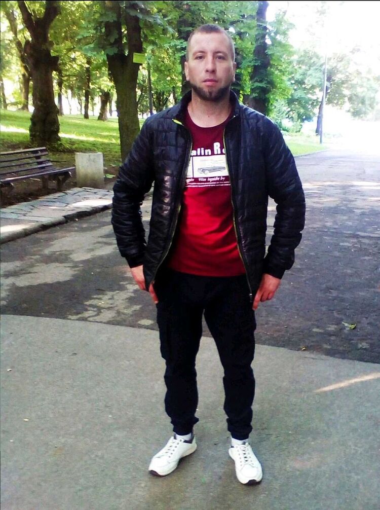  22206789  Artur, 37 ,    Praha