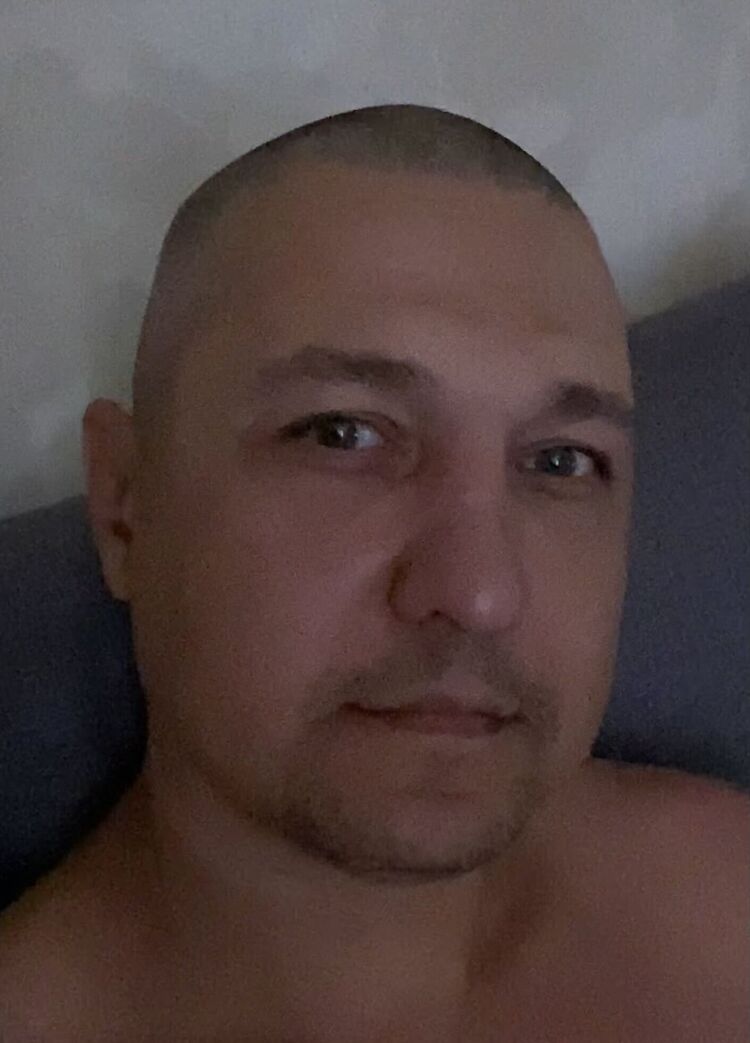  36627159  Anton, 40 ,    