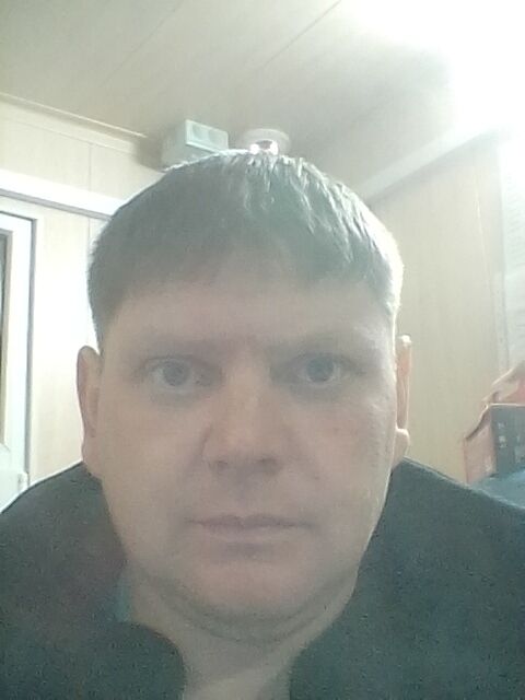  34041139  Konstantin, 39 ,    