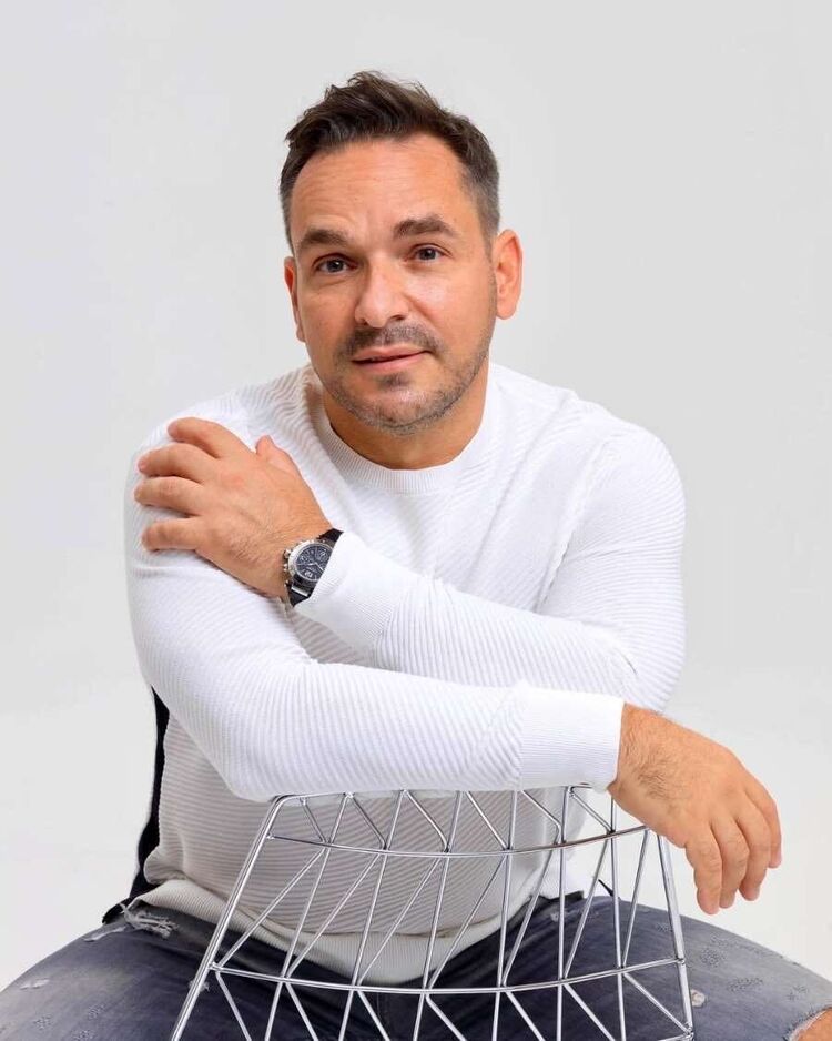  54781179  Chris, 47 ,    